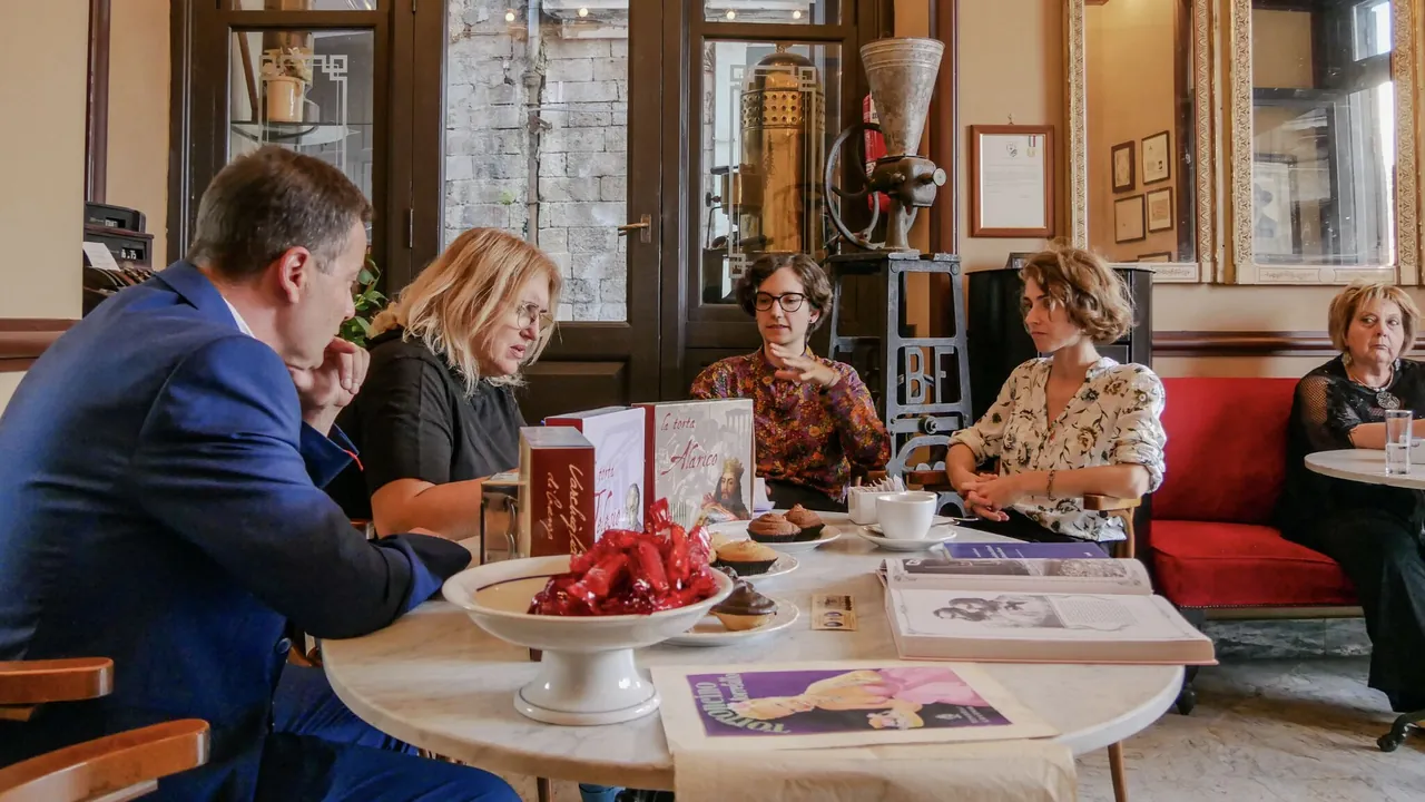 Oxford researchers in conversation at Gran Caffè Renzelli, Cosenza